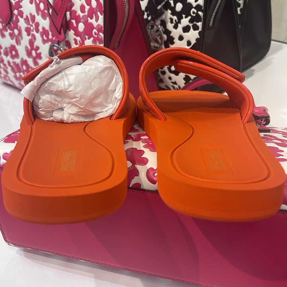 Michael Kors Slide Logo Sandals Palmer Ombré Signature
Red Clay 
NWT - Picture 5 of 16